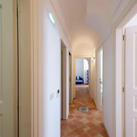 Mena Villa *