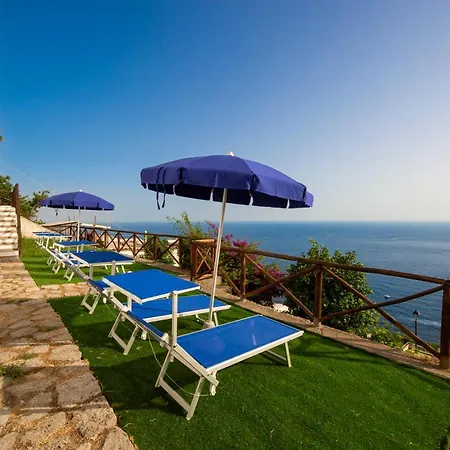 Mena Villa