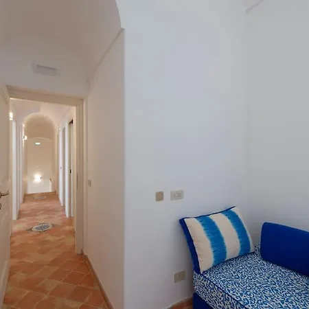 Mena Villa